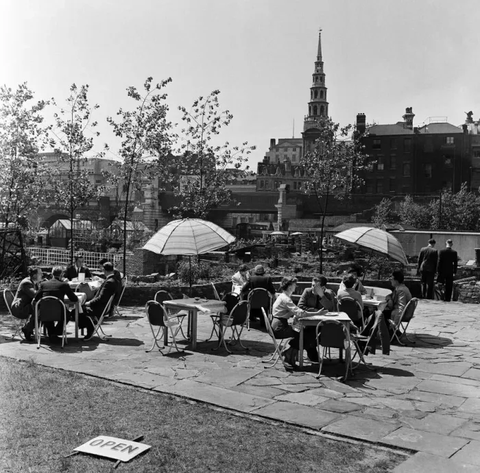 Framed Print : An open air restaurant in Ludgate Gardens, London. 1st June 1954 Framed Print : An open air restaurant in Ludgate Gardens, London. 1st June 1954