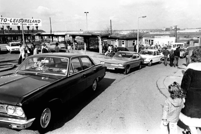 Framed Print : Open air Sunday market at Pallion, Sunderland, 23rd, March 1975 Framed Print : Open air Sunday market at Pallion, Sunderland, 23rd, March 1975