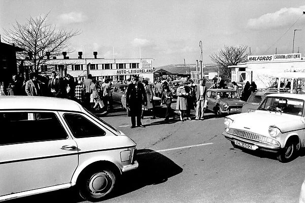 Open air Sunday market at Pallion, Sunderland, 23rd March 1975
