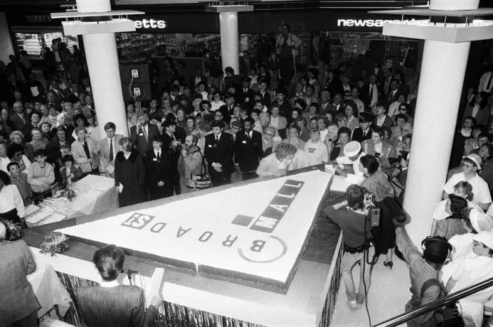 Framed Print : The opening of Broad Street Mall, an indoor shopping mall in central Reading Framed Print : The opening of Broad Street Mall, an indoor shopping mall in central Reading