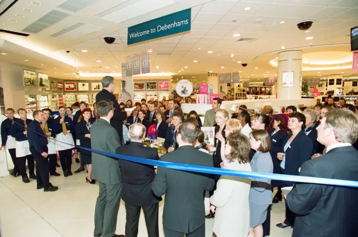 Framed Print : The opening of The Oracle shopping centre, Reading. 23rd September 1999