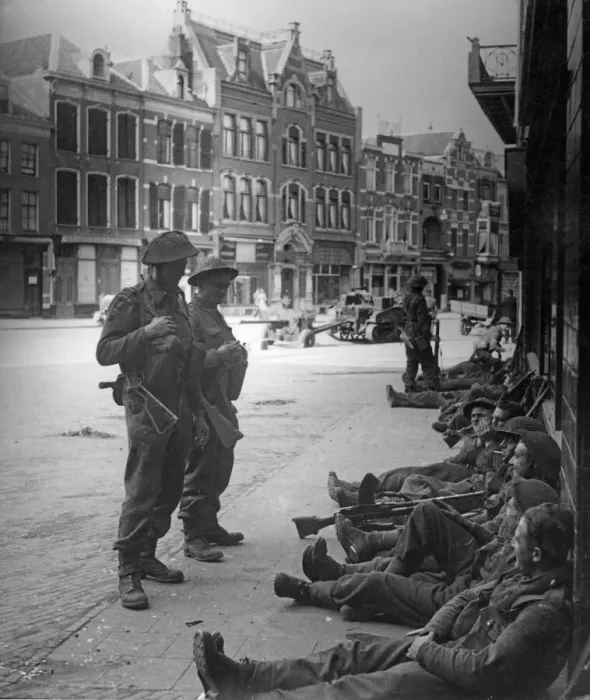 Framed Print : Operation Market Garden 17th - 25th September 1944 British infantry take a rest in Framed Print : Operation Market Garden 17th - 25th September 1944 British infantry take a rest in
