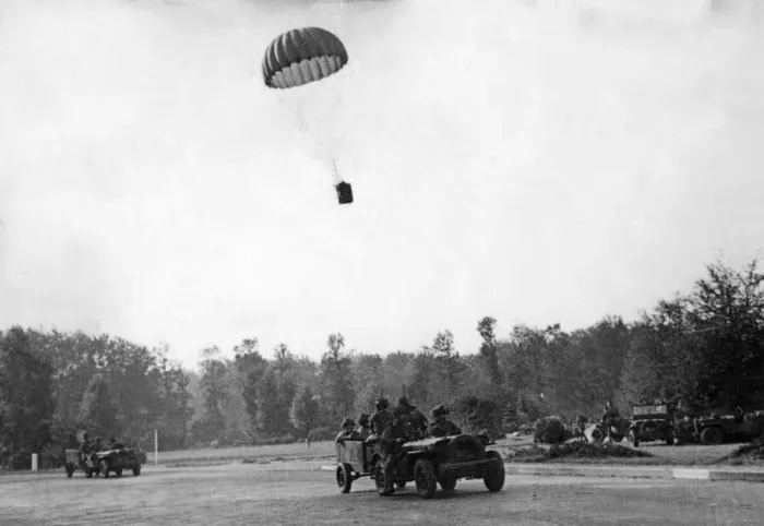 Framed Print : Operation Market Garden 17th - 25th September 1944 Supplies are dropped to British Framed Print : Operation Market Garden 17th - 25th September 1944 Supplies are dropped to British