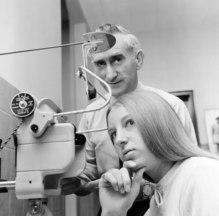 Framed Print : Optician with Visual Survey Telebinocular, Newcastle, 22nd July 1971 Framed Print : Optician with Visual Survey Telebinocular, Newcastle, 22nd July 1971