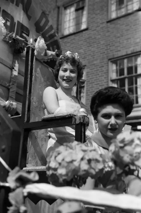 Framed Print : Orpington Carnival, Kent. 7th June 1954 Framed Print : Orpington Carnival, Kent. 7th June 1954