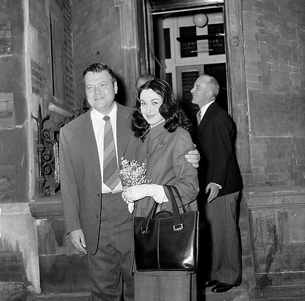 Orson Welles marries Paola Mori at Caxton Hall at 8. 30am. 8th May 1955
