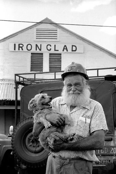 Outback: Rural: Marble Bar Western Australia: 68 year old Ken Macpherson with his 13 year