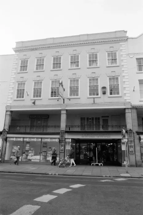 Framed Print : Owen Owen Department Store, Chester City Centre, 8th February 1989 Framed Print : Owen Owen Department Store, Chester City Centre, 8th February 1989