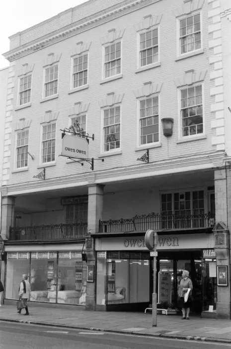 Framed Print : Owen Owen Department Store, Chester City Centre, 8th February 1989 Framed Print : Owen Owen Department Store, Chester City Centre, 8th February 1989