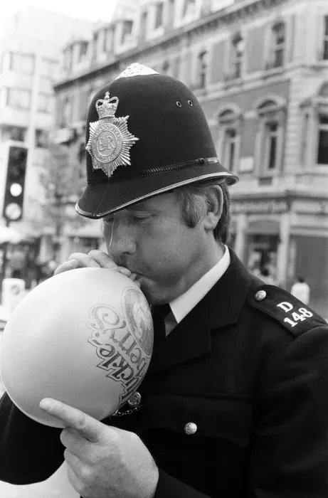 Framed Print : The Oxford Street Association staged a party for over 5000 children ahead of the Royal