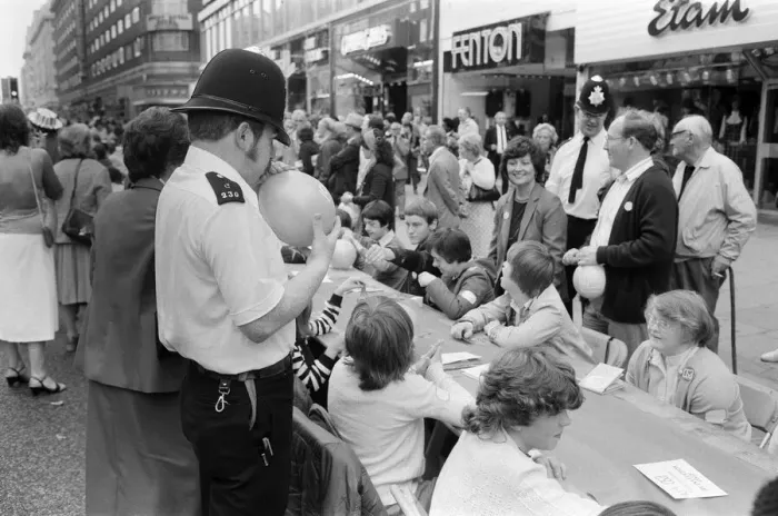 Framed Print : The Oxford Street Association staged a party for over 5000 children ahead of the Royal Framed Print : The Oxford Street Association staged a party for over 5000 children ahead of the Royal