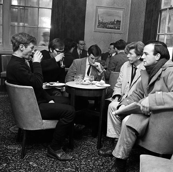 Oxford undergraduates during a lunch break at the Kings Arms pub