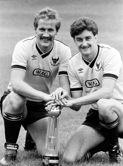 Framed Print : Oxford United footballer John Aldridge (right) with teammate hold the Second Division Framed Print : Oxford United footballer John Aldridge (right) with teammate hold the Second Division
