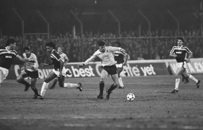 Framed Print : Oxford United v Aston Villa League Cup semi final 2nd leg match at Manor Park March 1986 Framed Print : Oxford United v Aston Villa League Cup semi final 2nd leg match at Manor Park March 1986