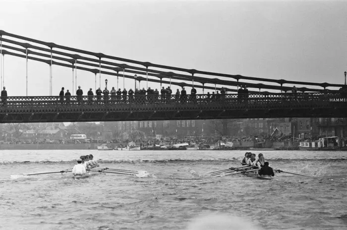Framed Print : The Oxford verses Cambridge Boat Race, on the River Thames, March 1968 Framed Print : The Oxford verses Cambridge Boat Race, on the River Thames, March 1968