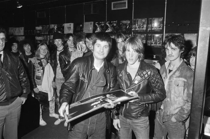 Framed Print : Ozzy Osbourne signing autographs in New St, Birmingham, West Midlands. 22nd November 1982 Framed Print : Ozzy Osbourne signing autographs in New St, Birmingham, West Midlands. 22nd November 1982