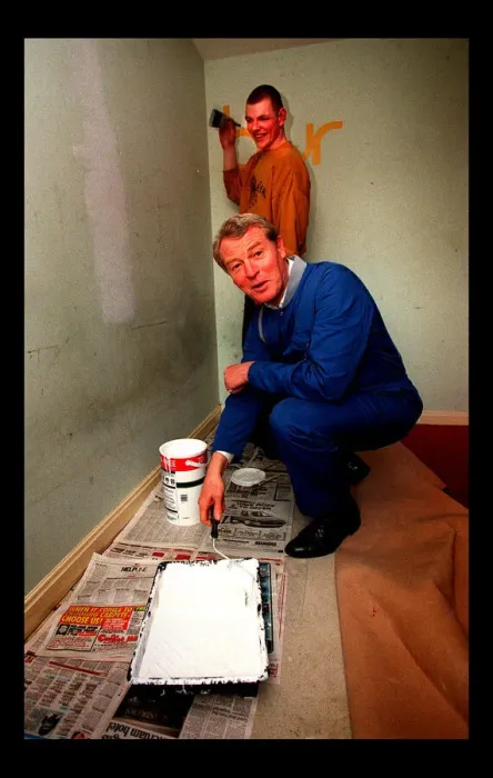 Framed Print : PADDY ASHDOWN MP FEBRUARY 1998 LIB DEM LEADER IN THE NEW HOME FOR THE HOMELESS IN