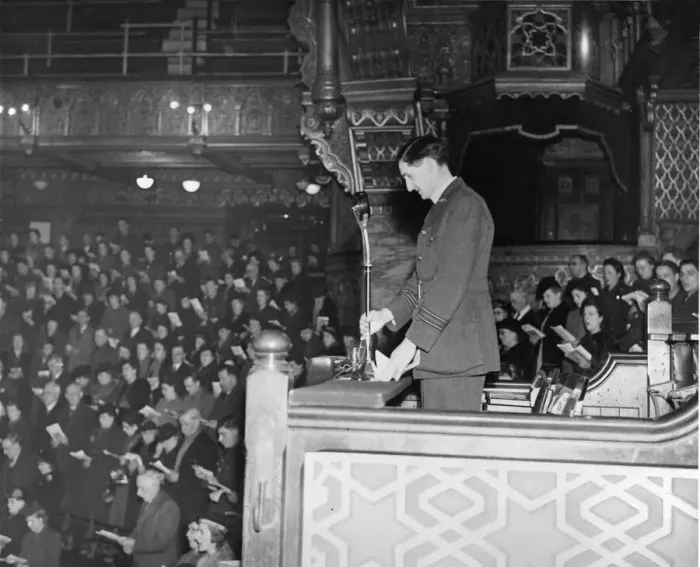 Framed Print : Padre Dunning of the RAF, talks during a service at The Tower Circus in Blackpool Framed Print : Padre Dunning of the RAF, talks during a service at The Tower Circus in Blackpool