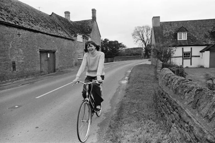 Framed Print : Pam Ayres riding her bicycle near her home in a village in Oxfordshire. 12th May 1977