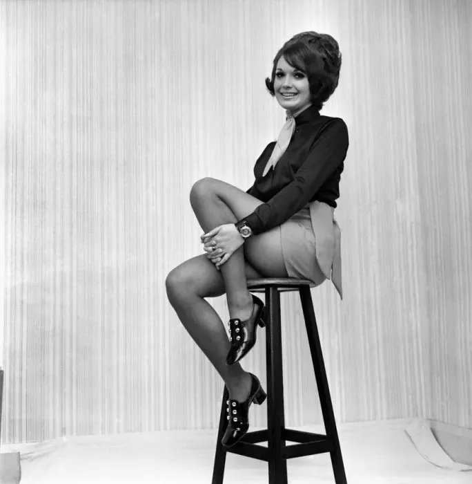 Framed Print : Pamela Moss, 19, of Higher Bebington, Wirral, Cheshire, a hair stylist reigning Poppy Framed Print : Pamela Moss, 19, of Higher Bebington, Wirral, Cheshire, a hair stylist reigning Poppy