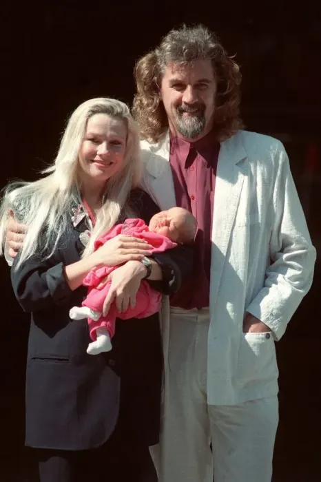 Framed Print : Pamela Stephenson and Billy Connolly pictured leaving hospital with new born baby Framed Print : Pamela Stephenson and Billy Connolly pictured leaving hospital with new born baby