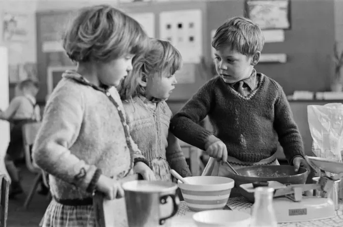 Framed Print : Pancake Making pictures. Five year old pupils from Gawthorpe Infants School, Ussett Framed Print : Pancake Making pictures. Five year old pupils from Gawthorpe Infants School, Ussett