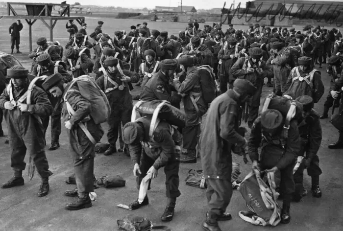 Framed Print : Parachutists practicing with their chutes. Liverpool, Merseyside