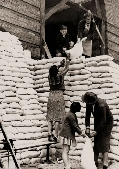 Framed Print : Parents and children help sandbag the main entrance to the Manchester Grammar School