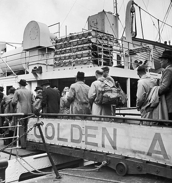 Passengers boarding the SS Canterbury at Dover. 15th July 1947