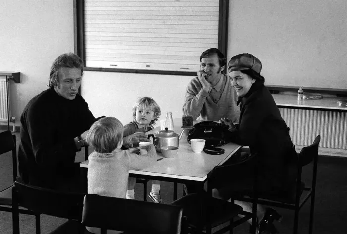 Framed Print : Pat Crerand and Denis Law with Mrs OFarrell June 1971 wife of Frank OFarrell