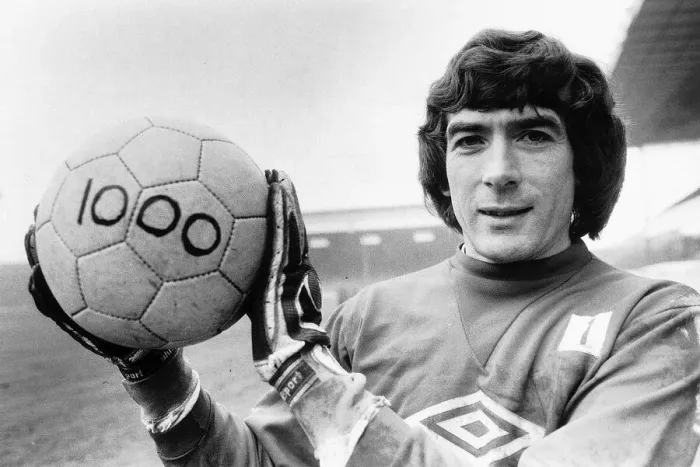Framed Print : Pat Jennings Arsenal goalkeeper February 1983 hold a football with the figure 1000 Framed Print : Pat Jennings Arsenal goalkeeper February 1983 hold a football with the figure 1000