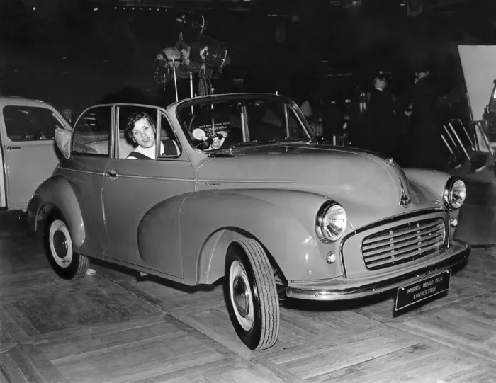 Framed Print : Pat Moss arrives in a Morris Minor 1000 Convertible, for a preview of the 1956 motor Framed Print : Pat Moss arrives in a Morris Minor 1000 Convertible, for a preview of the 1956 motor