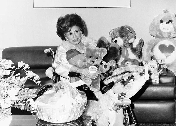 Pat Phoenix Actress In Hospital September 1986 Dbase MSI
