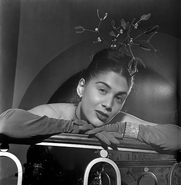 Pat Raphael - Cabaret Dancer. December 1952 C6354