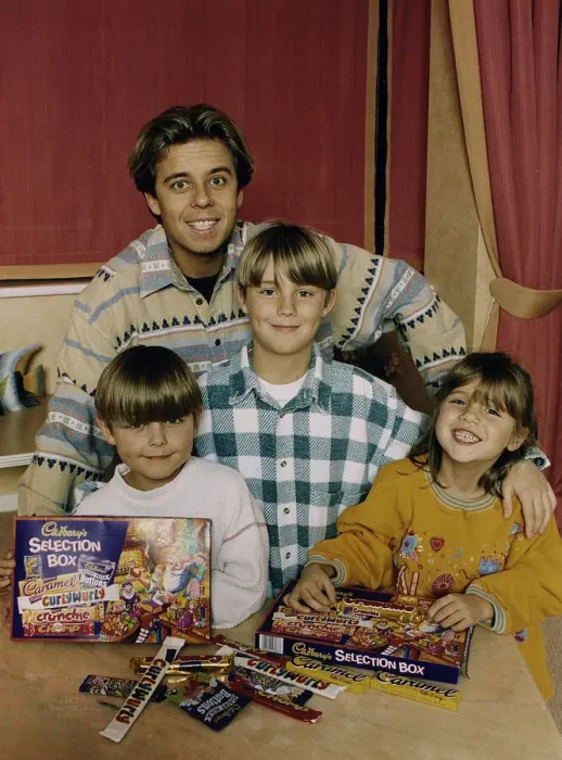 Framed Print : Pat Sharp childrens TV Presenter with children testing chocolate christmas selection Framed Print : Pat Sharp childrens TV Presenter with children testing chocolate christmas selection