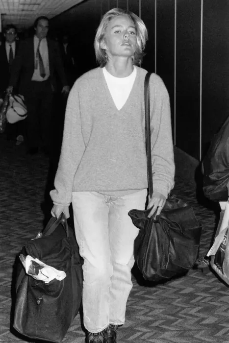 Framed Print : Patsy Kensit actress at Heathrow Airport in November 1989 Framed Print : Patsy Kensit actress at Heathrow Airport in November 1989