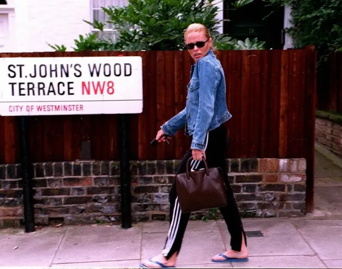 Framed Print : Patsy Kensit actress July 1997 leaving her home in St Johns Wood London Framed Print : Patsy Kensit actress July 1997 leaving her home in St Johns Wood London