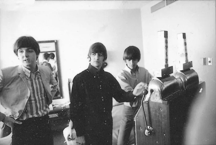 Framed Print : Pau McCartney, Ringo Starr and George Harrison with a one-armed bandit machine Framed Print : Pau McCartney, Ringo Starr and George Harrison with a one-armed bandit machine