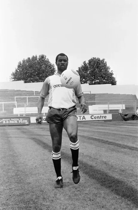 Framed Print : Paul Canoville, Reading FC, Photo-call, Elm Park, 21st August 1986 Framed Print : Paul Canoville, Reading FC, Photo-call, Elm Park, 21st August 1986