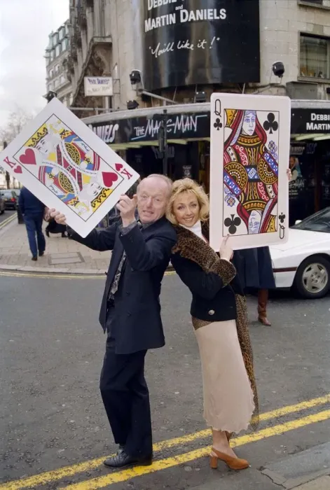 Framed Print : Paul Daniels and Debbie McGee at press call - February 1994 Framed Print : Paul Daniels and Debbie McGee at press call - February 1994