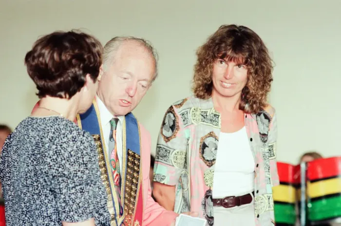 Framed Print : Paul Daniels, magician, officially re-opens refurbished Kilton Thorpe School