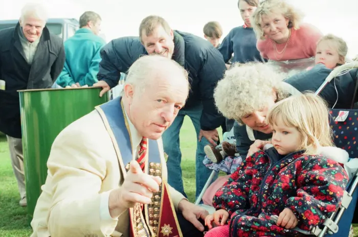 Framed Print : Paul Daniels, magician, opens the St Lukes Gala Fun Day, Middlesbrough