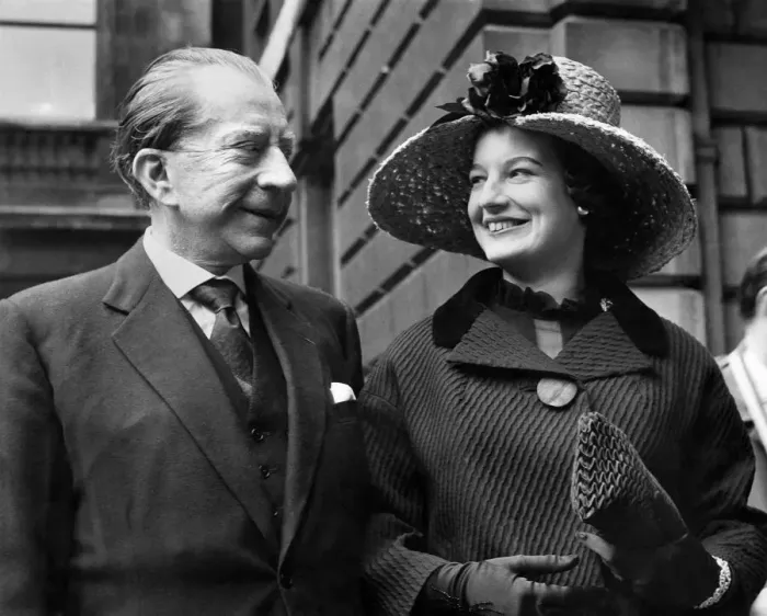 Framed Print : Paul Getty and Miss Robina Lund. May 1962 P011170 Framed Print : Paul Getty and Miss Robina Lund. May 1962 P011170