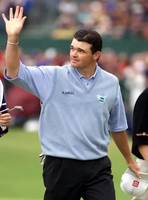Framed Print : Paul Lawrie salutes the crowd on the 18th green after winning the 1999 British Open Golf