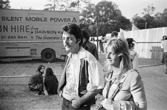Framed Print : Paul and Linda McCartney at the Rolling Stones concert at Knebworth House in Framed Print : Paul and Linda McCartney at the Rolling Stones concert at Knebworth House in