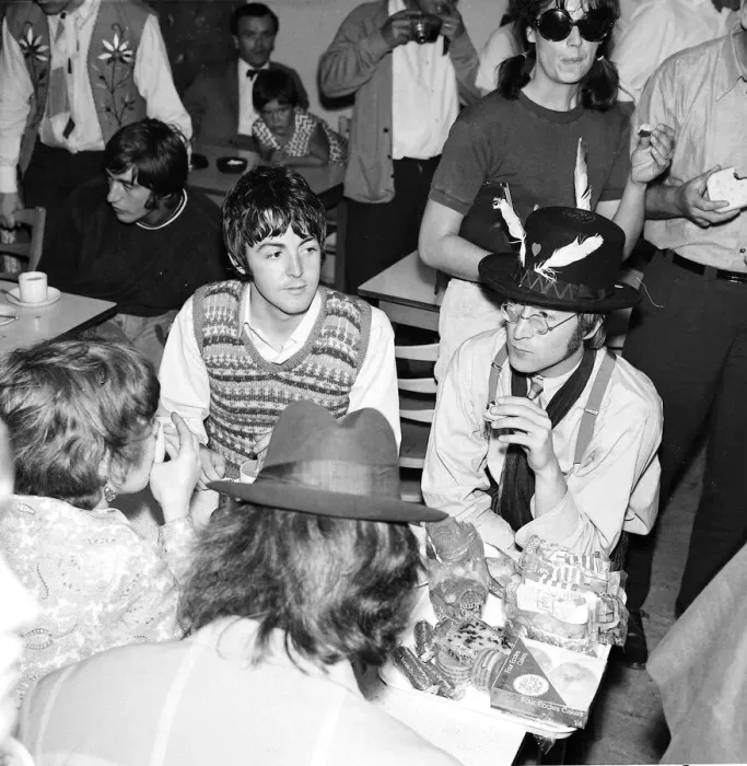 Framed Print : Paul McCartney, George Harrison (back to camera) and John Lennon Framed Print : Paul McCartney, George Harrison (back to camera) and John Lennon