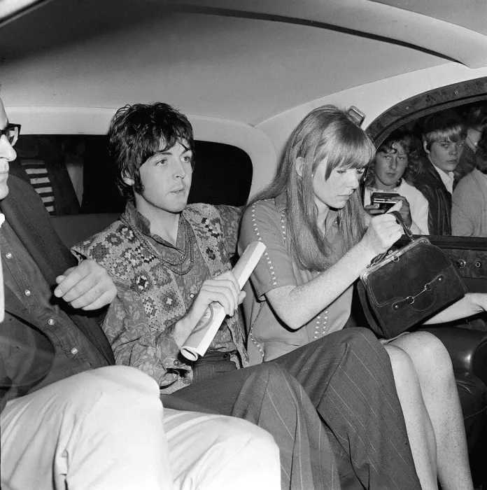 Framed Print : Paul McCartney and girlfriend Jane Asher leave Bangor University on Sunday 27 August