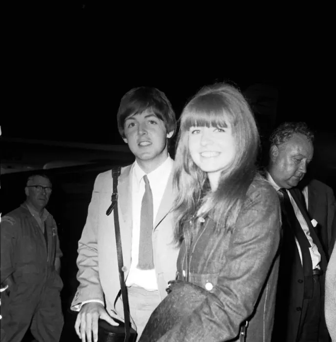 Framed Print : Paul McCartney and girlfriend Jane Asher return to London Airport after a holiday in