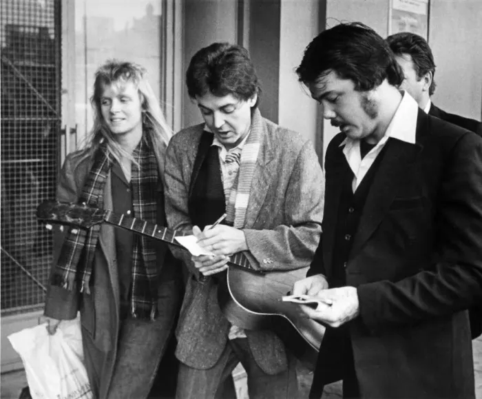 Framed Print : Paul McCartney pictured signing an autograph at The Royal Court Theatre in Liverpool