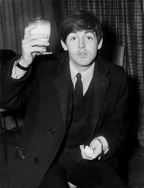 Paul McCartney says 'Cheerio England'to the press